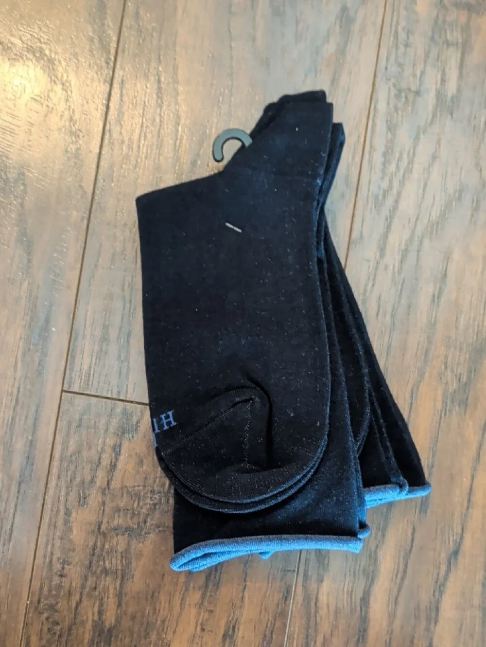 HUE Navy Crew Socks with Blue Trim